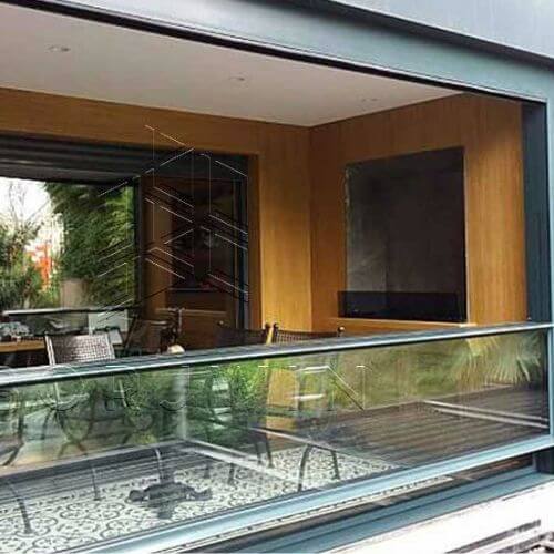 پانل ثابت در قسمت پایین پنجره گیوتینی