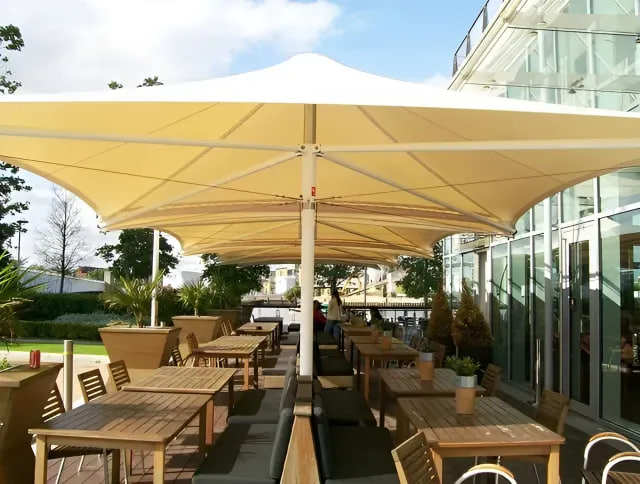 چرا استفاده از سایبان چتری در کافه ضروری است؟