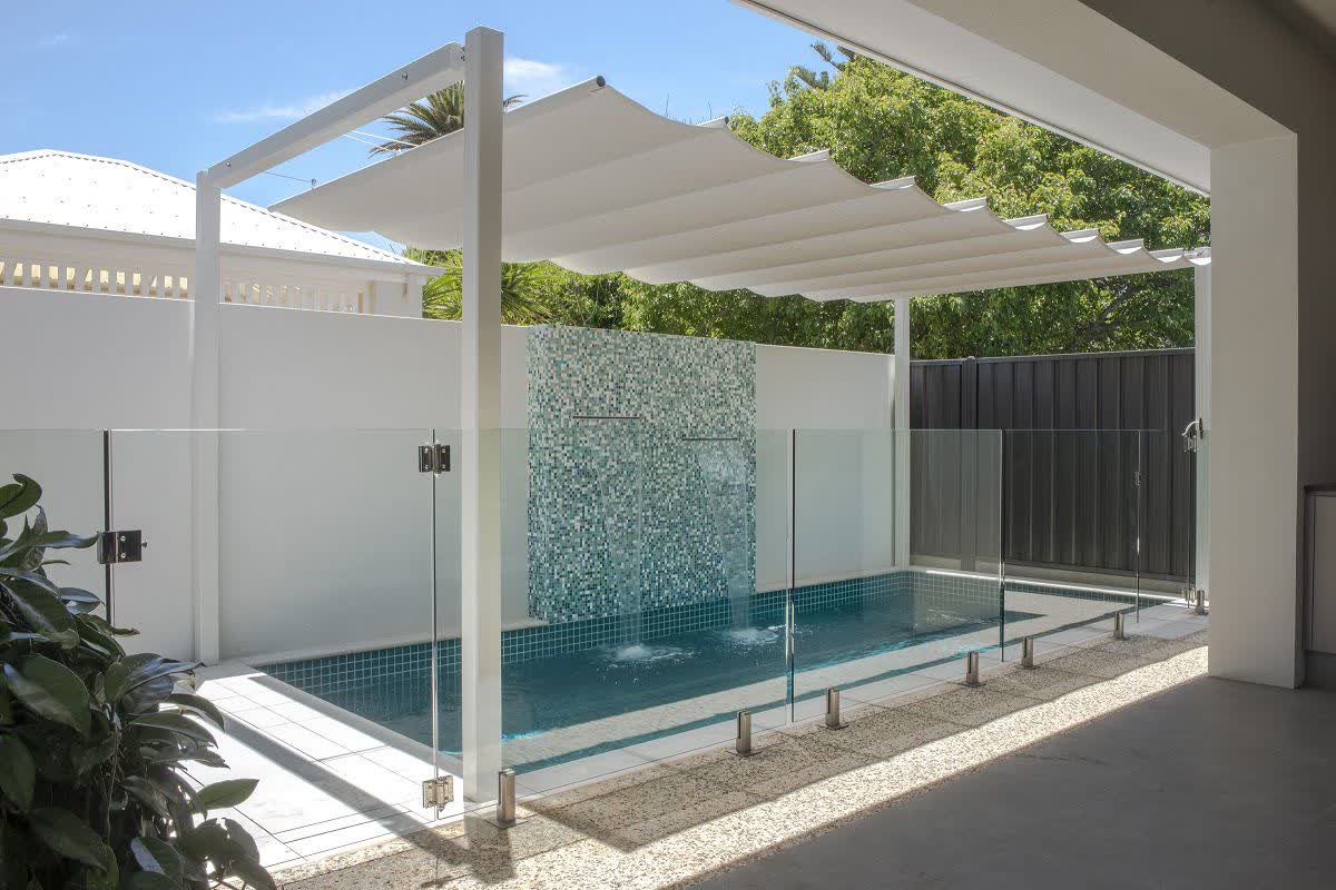 چه ویژگی‌هایی در انتخاب سایبان باید مد نظر قرار گیرد؟